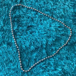 Silver plastic spherical beads necklace